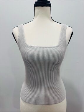 Babaton Aritizia Sculpt Knit Ribbed Tank Top Light Grey Size Medium